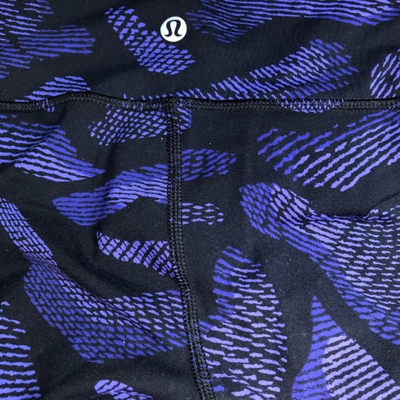 Lululemon leggings Wunder Under Pants size 4. - Picture 3 of 4